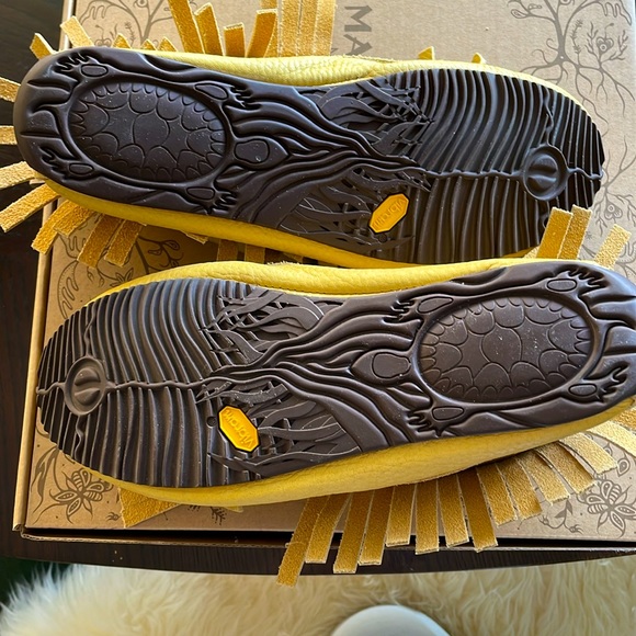 Manitoba Mukluk Mid Gatherer in tan leather with beading, size 10 women. - Picture 4 of 14